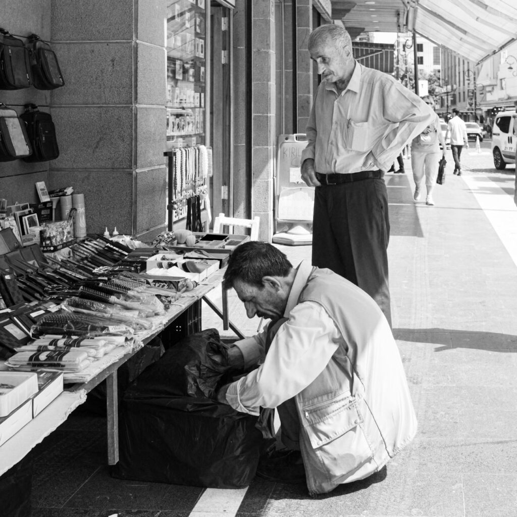 Derechos y obligaciones de los comerciantes según el Código Civil 1 pexels photo 33914261 2
